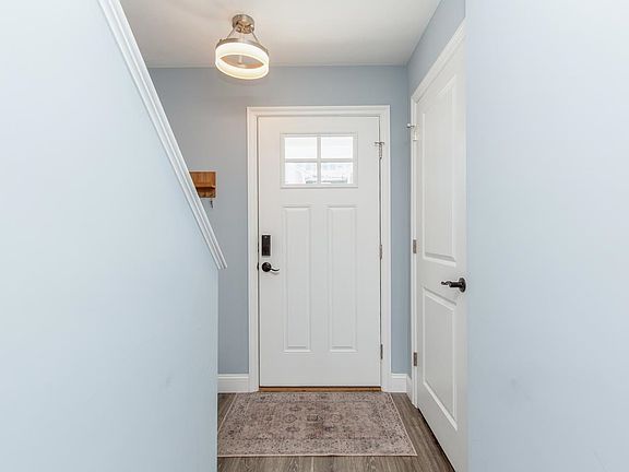 5th image of 7 Dumaine Avenue #H
