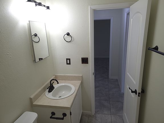 4th image of 3 Elm Ave SE APT A