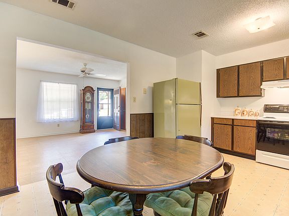 4th image of 4826 Primrose St