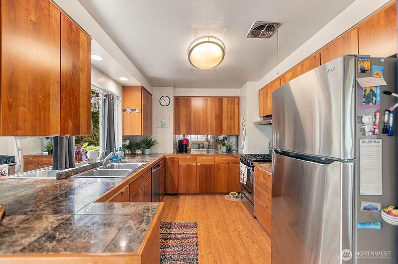 4th image of 2815 SW 109th Street
