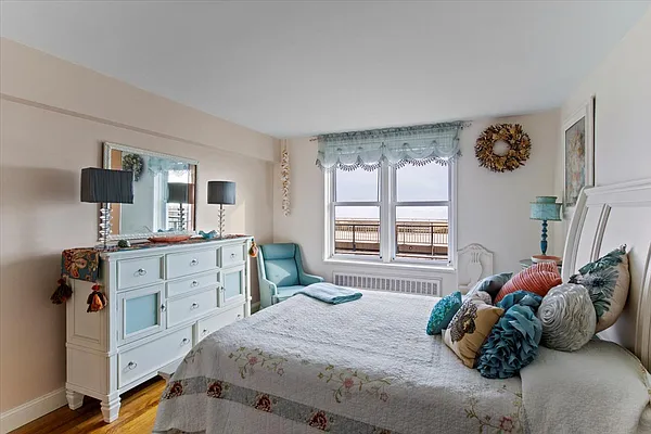 Sold by Compass | media 9