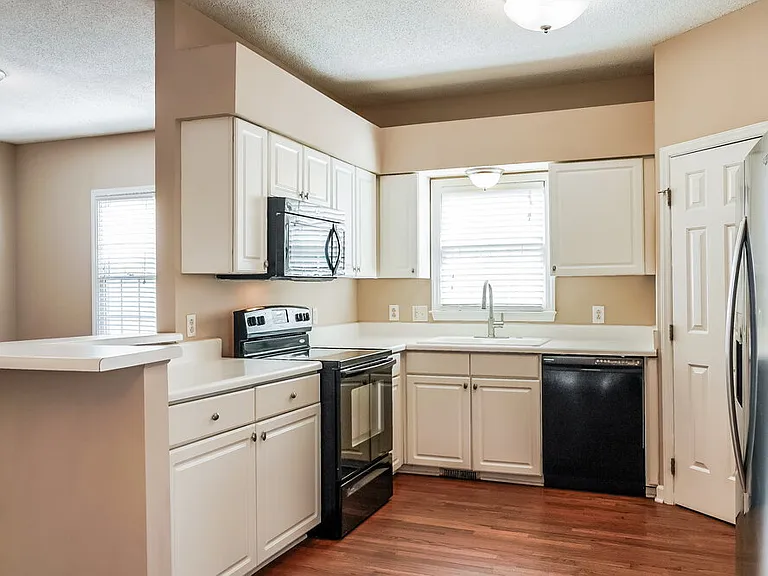 4900 Royal Troon Dr — Photo 7