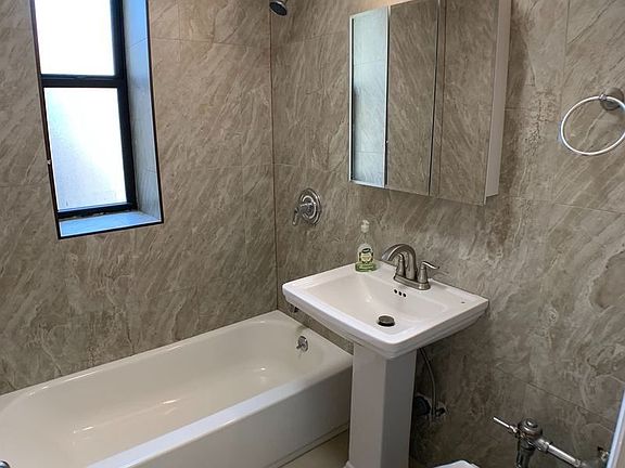 4th image of 377 Montgomery St #5EE