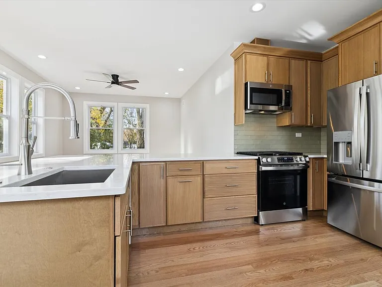 302 Hughes Ave — Photo 4