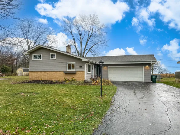 67 Timber Ln, Lindenhurst, IL 60046