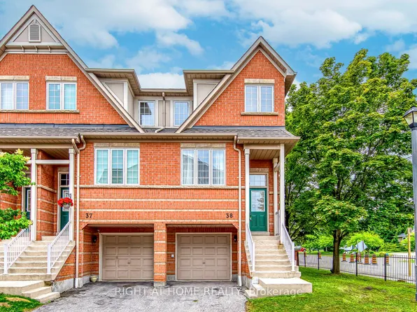 38 Fairview Rd W #38, Mississauga, ON L5B 4J8