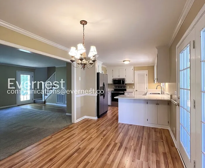 1203 Countryside Rd — Photo 2