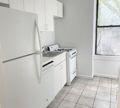5th image of 355 E 88th St APT 2C