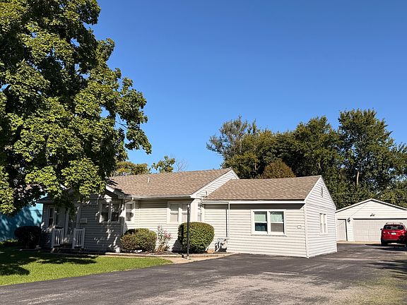 2nd image of 7432 W 109th St