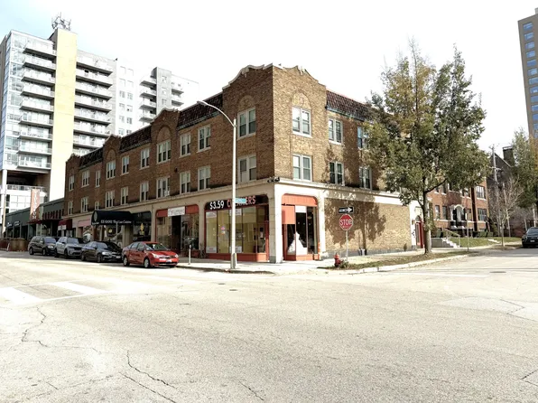 1800 N Farwell Apartments