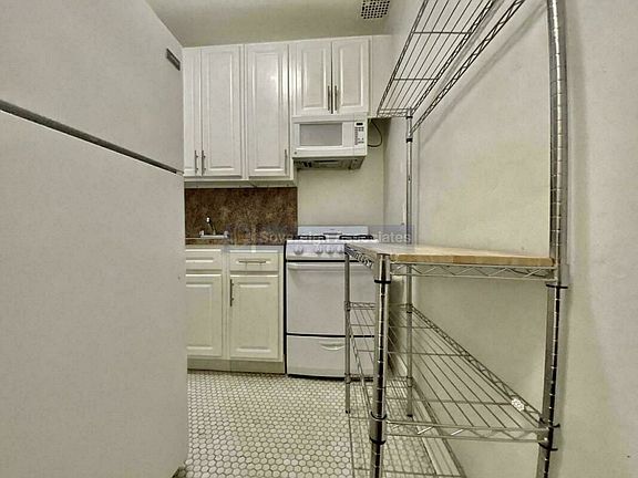 5th image of 320 W 106th St #22E