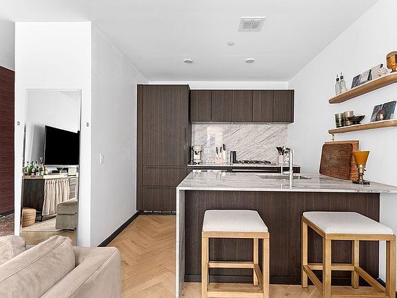 2nd image of 805 Washington Ave #4E