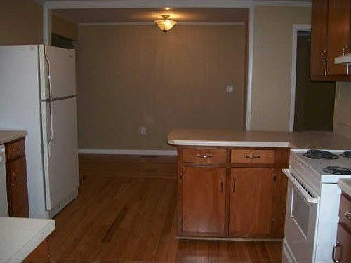 4th image of 624 Peachtree St