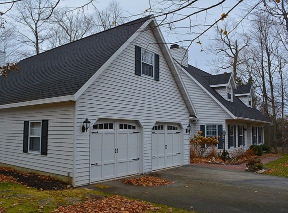 3rd image of 10659 Forest Ln