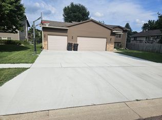 502 N Eastern Ave, Hartford, SD 57033