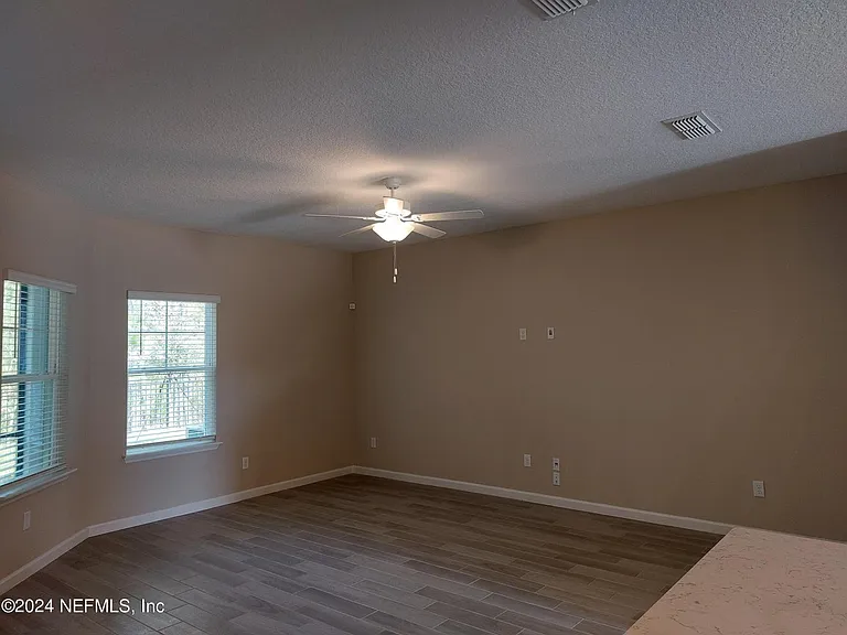 12911 Josslyn Ln — Photo 18