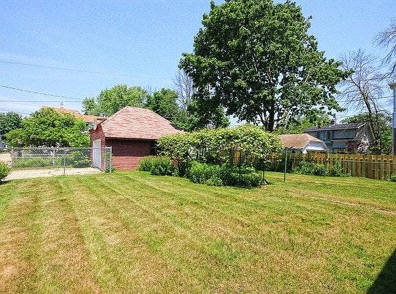 Large fenced in backyard w Garage