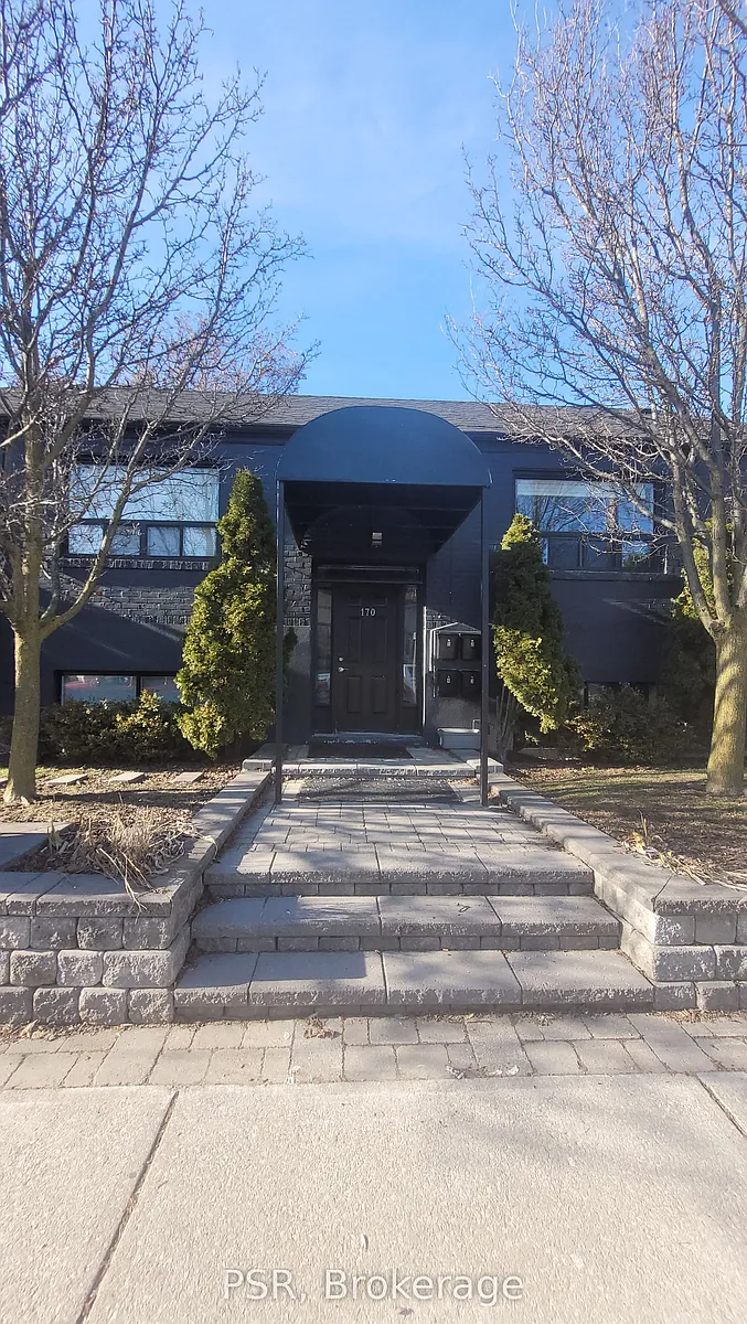 Photo 1 of 10 - 170 Holborne Ave #2 - Toronto, ON Primary Photo - 170 Holborne Ave #2