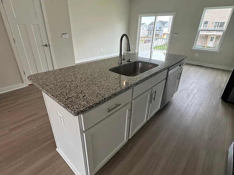 212 Huntwellwest Blvd — Photo 32