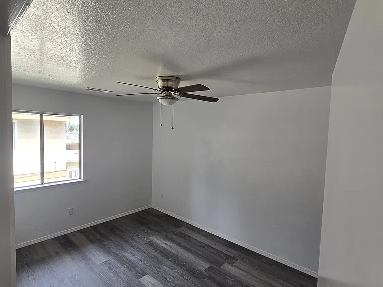 1437 E Douglas Ave #1437 — Photo 4