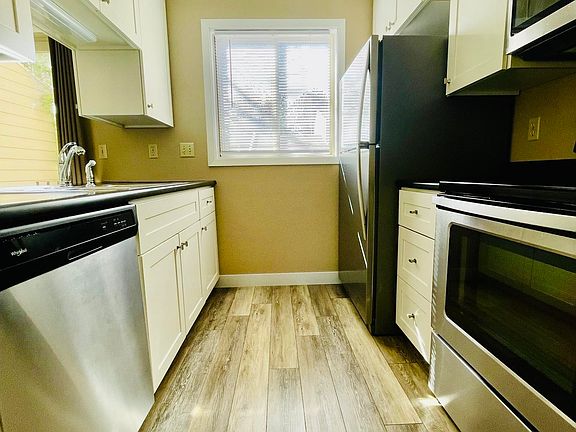 2nd image of 225 S Canyon Rd APT 4B