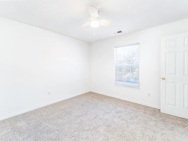 Reynolds Place Apartments — Photo 33