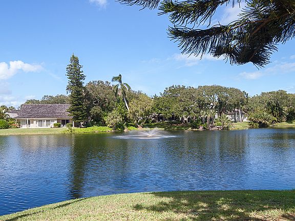3rd image of 490 Sabal Palm Ln