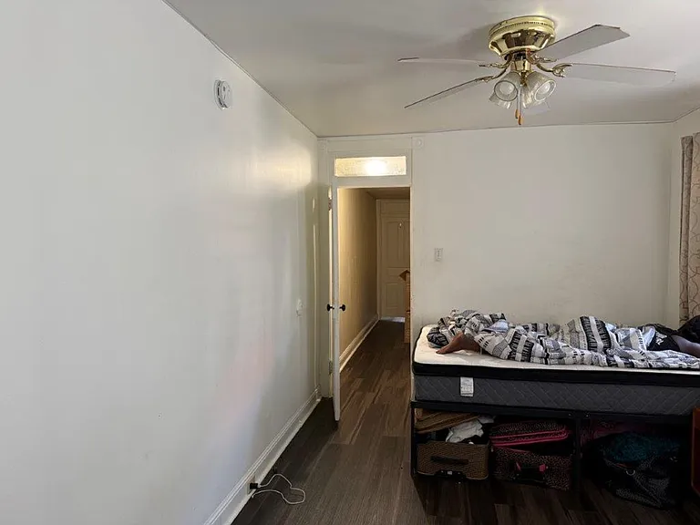 318-322 W Allen St #320 — Photo 9