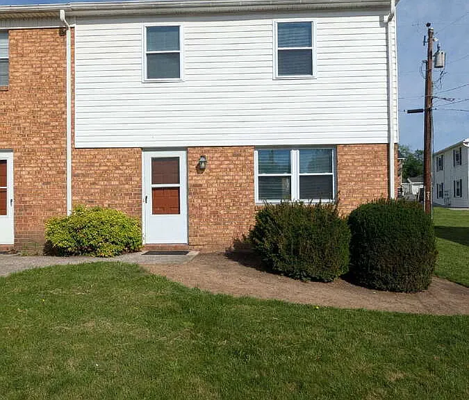 31 Maplewood Ct #D — Photo 1