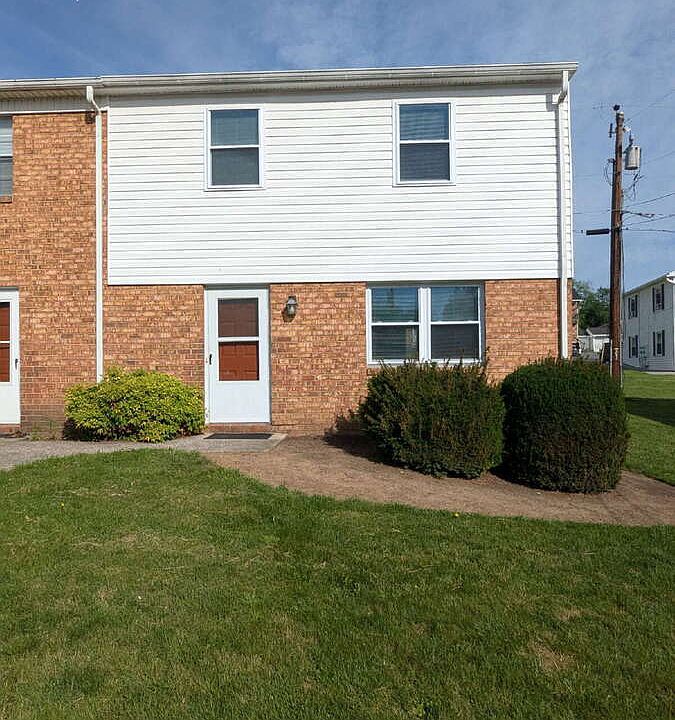 1st image of 31 Maplewood Ct APT D