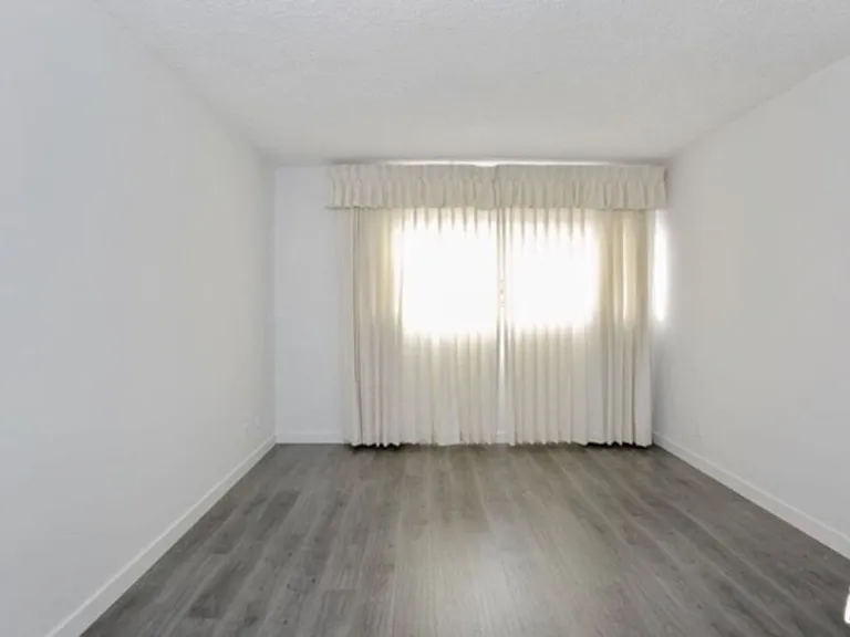 855 Victor Ave #210 — Photo 11