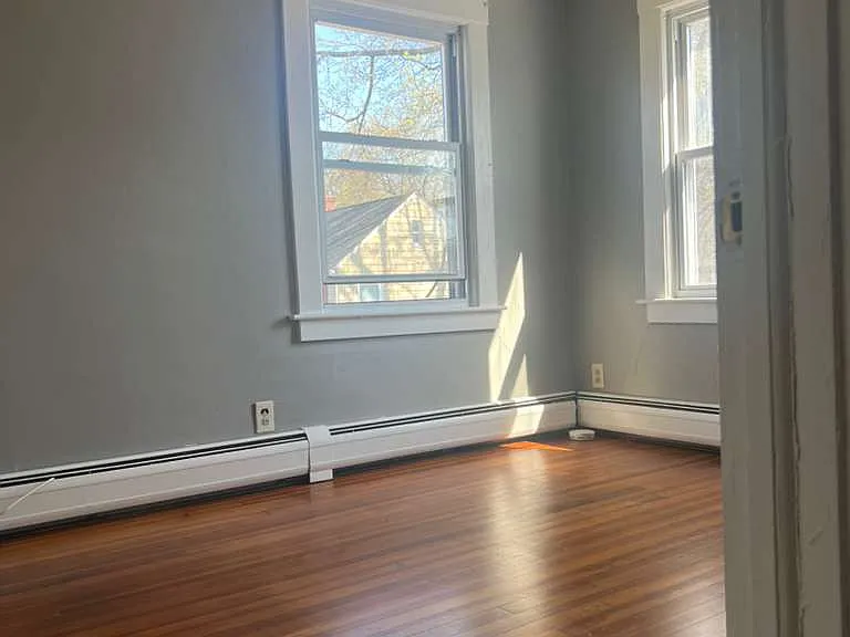 10 Bank St #10 — Photo 6