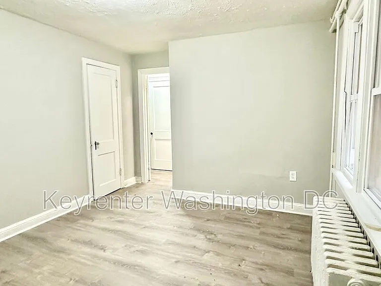 943 Bonifant St #5 — Photo 11