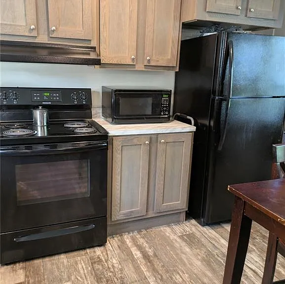 255 Greenview Cir — Photo 3