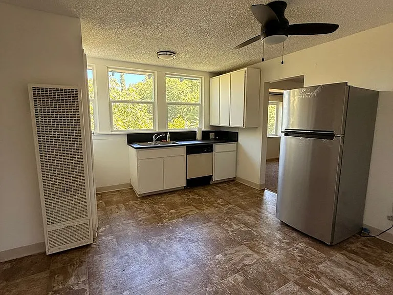 215 Semple St — Photo 18