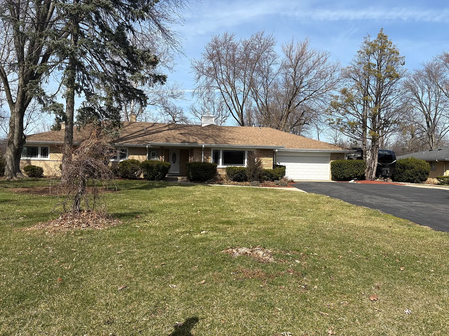17W120 Woodland Ave photo 1