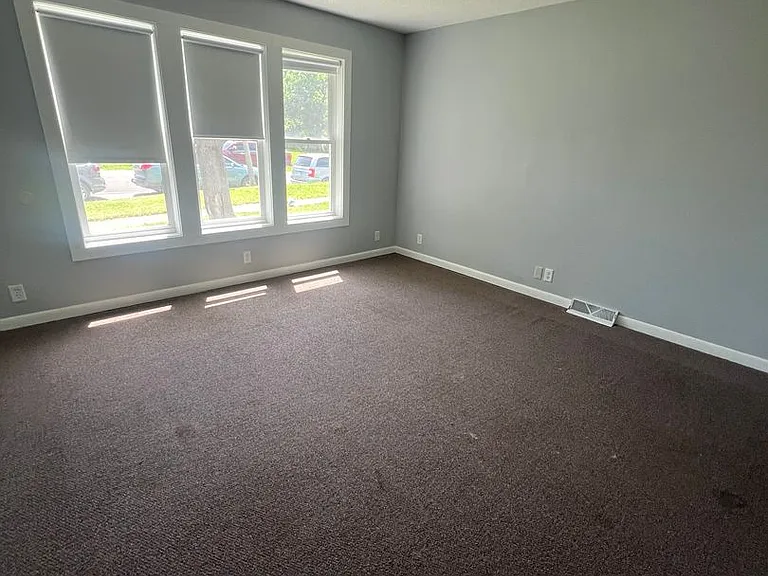 619 W Maple Ave N — Photo 2