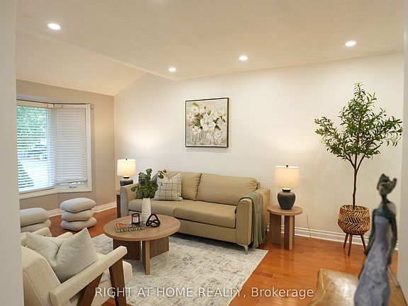 5th image of 672 Farmbrook Cres