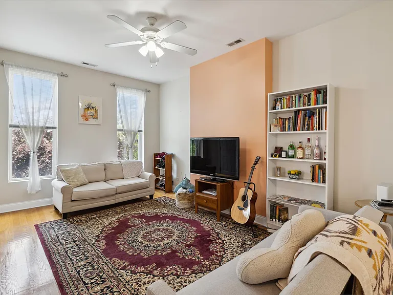 616 S Oakley Blvd #2 — Photo 2