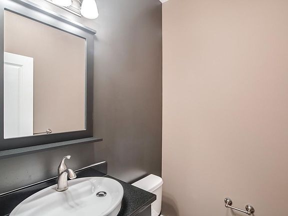 4th image of 2633 Catharine St