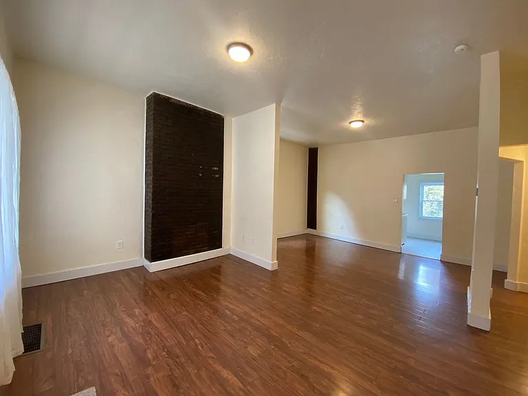 409 Parkwood Rd — Photo 4