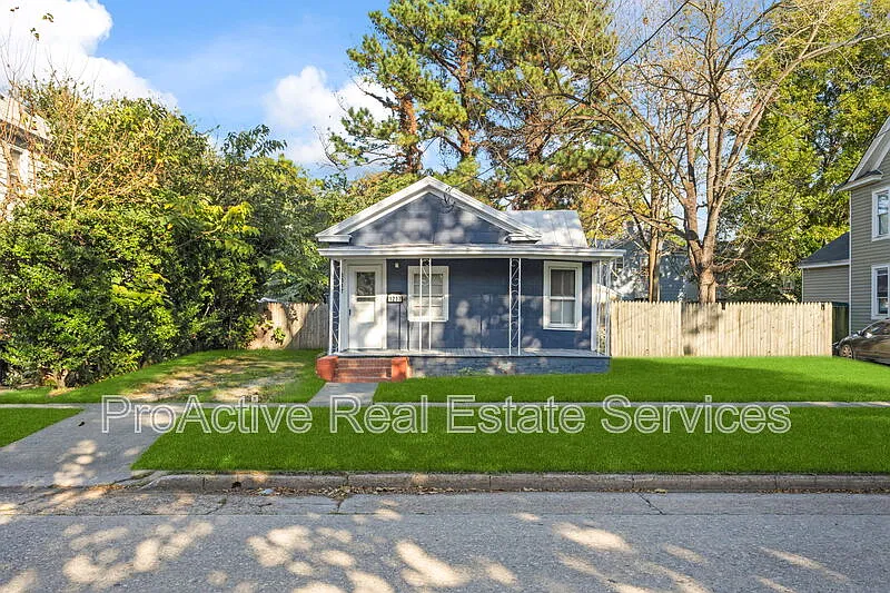 3 bed, 1.0 bath, 864 sqft, $1,995 — Photo 1