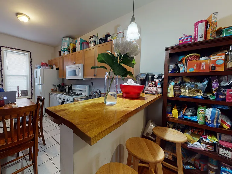 1523 Fontain St — Photo 9