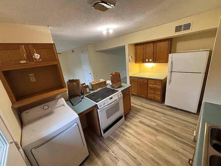 3222 Rainier Dr — Photo 1