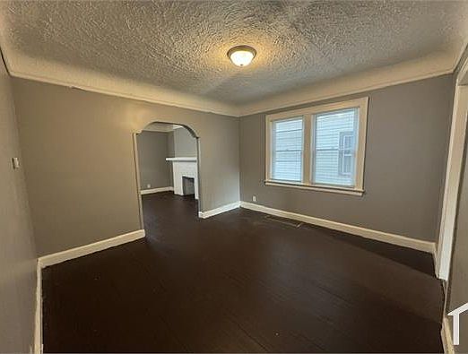 3rd image of 9283 Pinehurst St