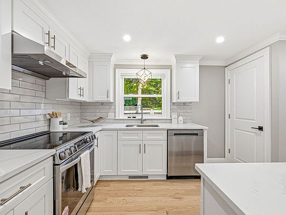 4th image of 63 Russell Rd