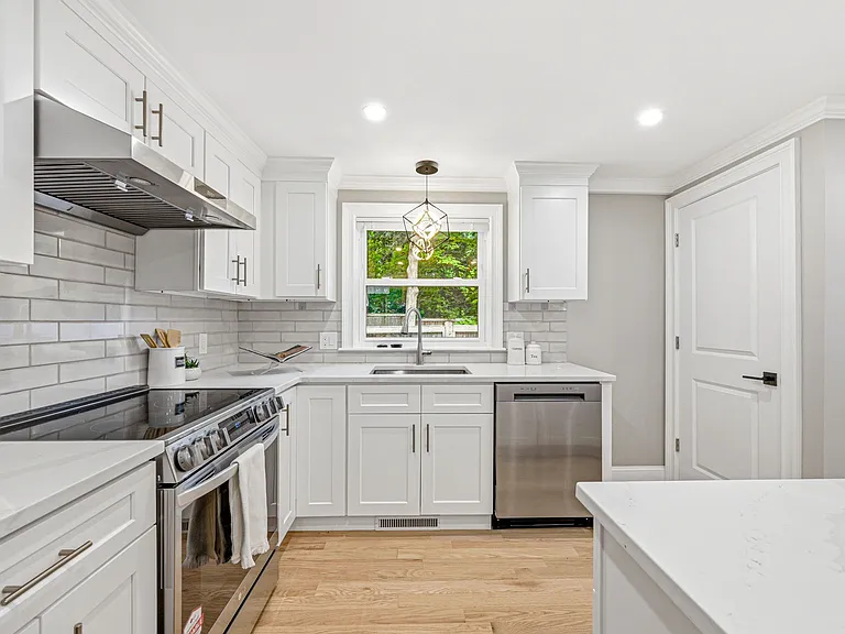 63 Russell Rd — Photo 4
