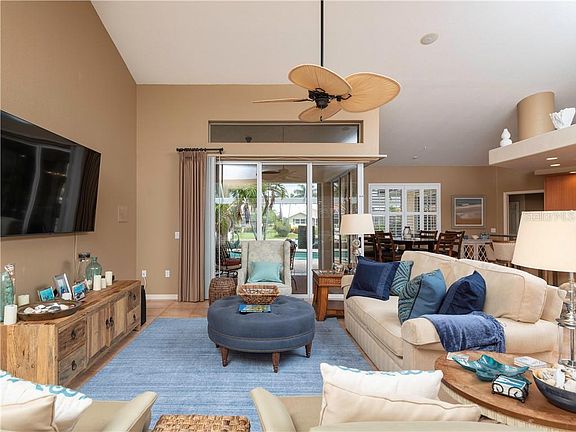 5th image of 1012 Lucia Dr