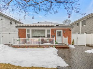 223 Park St, Staten Island, NY 10306