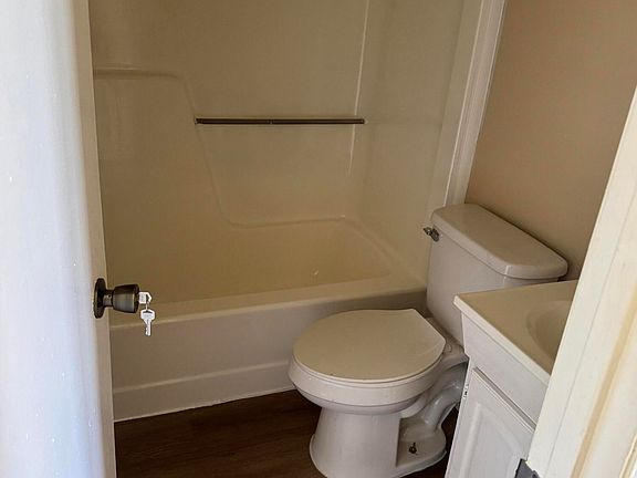 5th image of 216 College St #5
